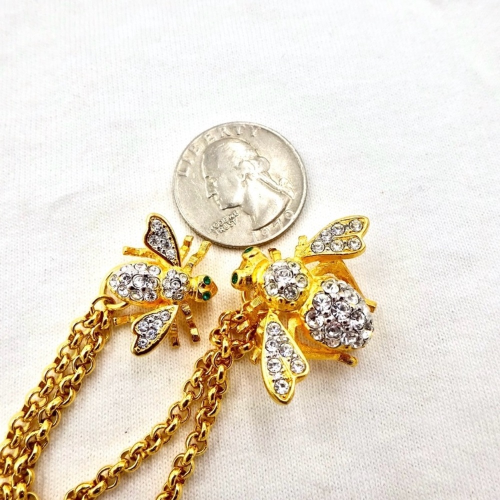 Vintage Joan Rivers Classic Collection gold tone double bee brooch with chain. - Picture 6 of 10